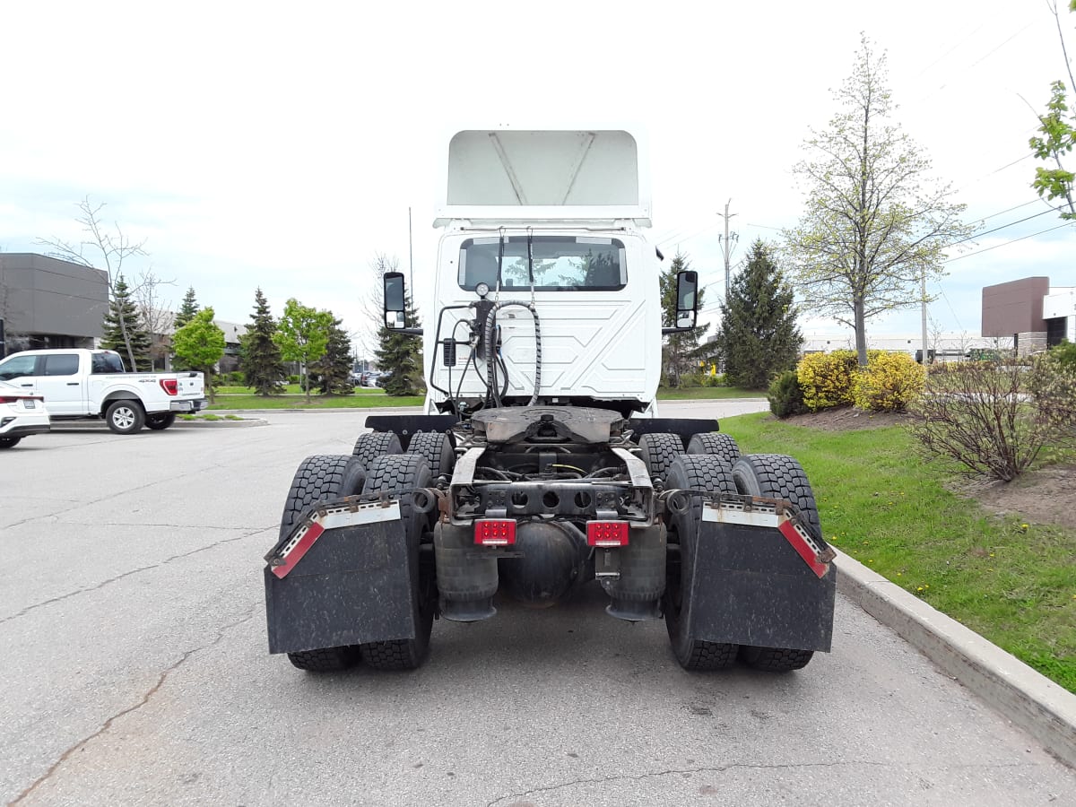 2020 Navistar International LT625 DAYCAB T/A 272158