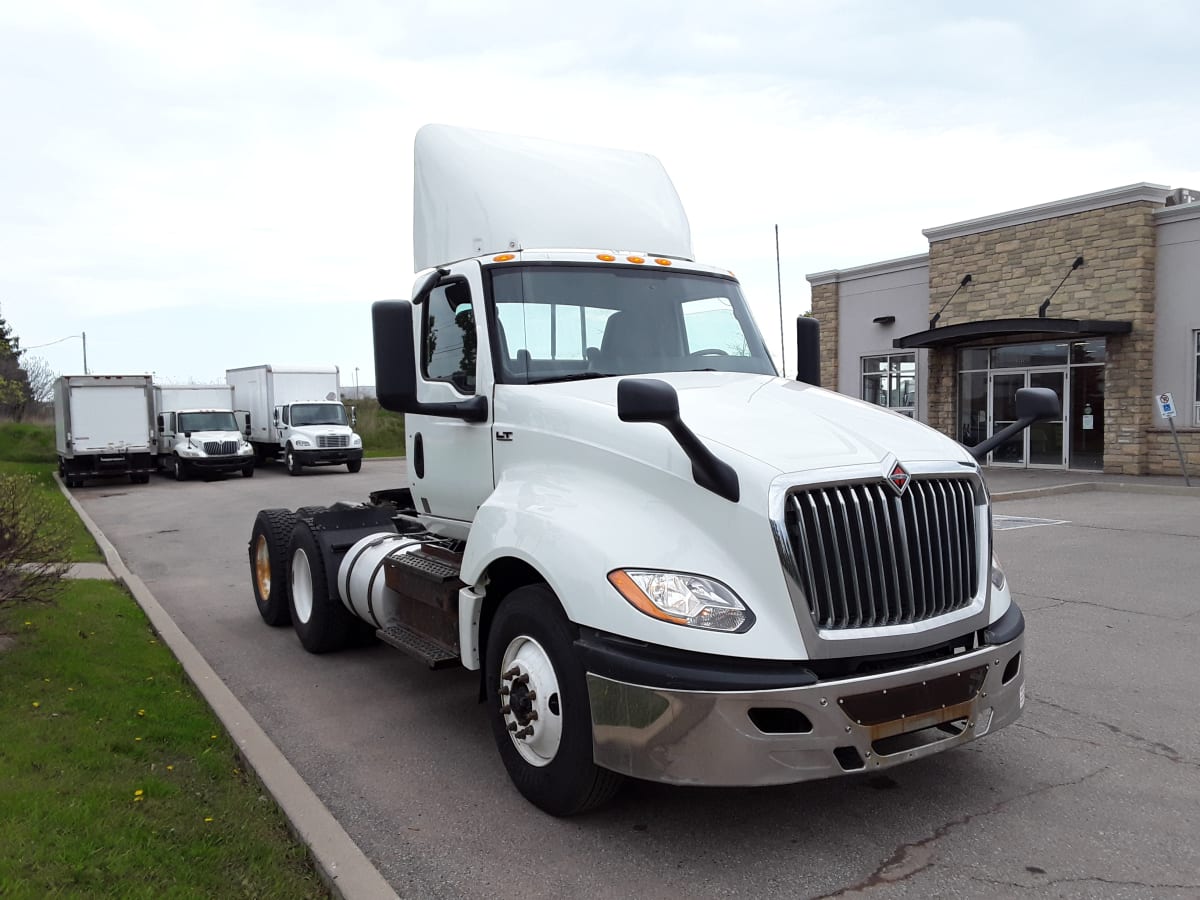 2020 Navistar International LT625 DAYCAB T/A 272158