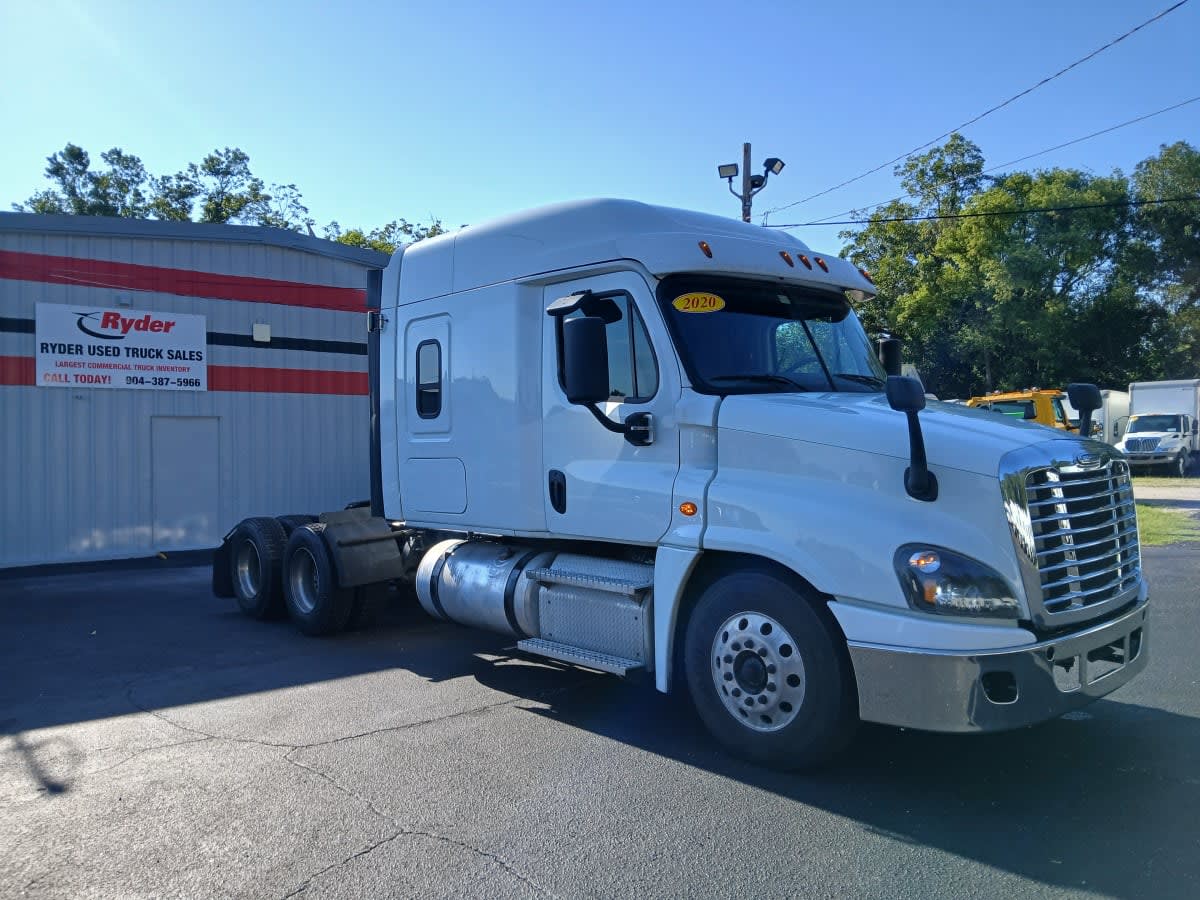 2020 Freightliner Cascadia in Jacksonville, FL — photo 3