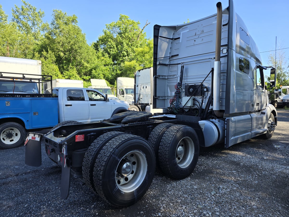 2020 Volvo VNL64T-760 272537