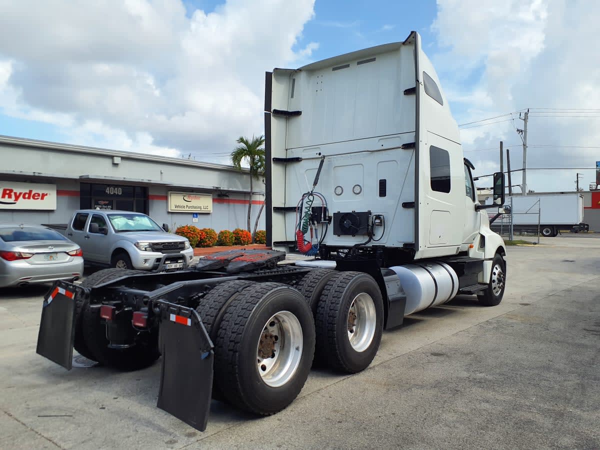 2020 International LT in Miami, FL — photo 4
