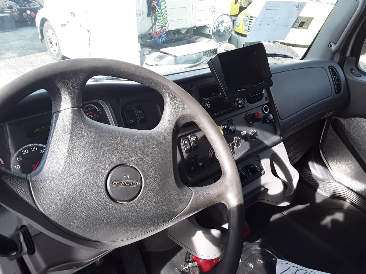 2020 Freightliner/Mercedes M2 106 272978