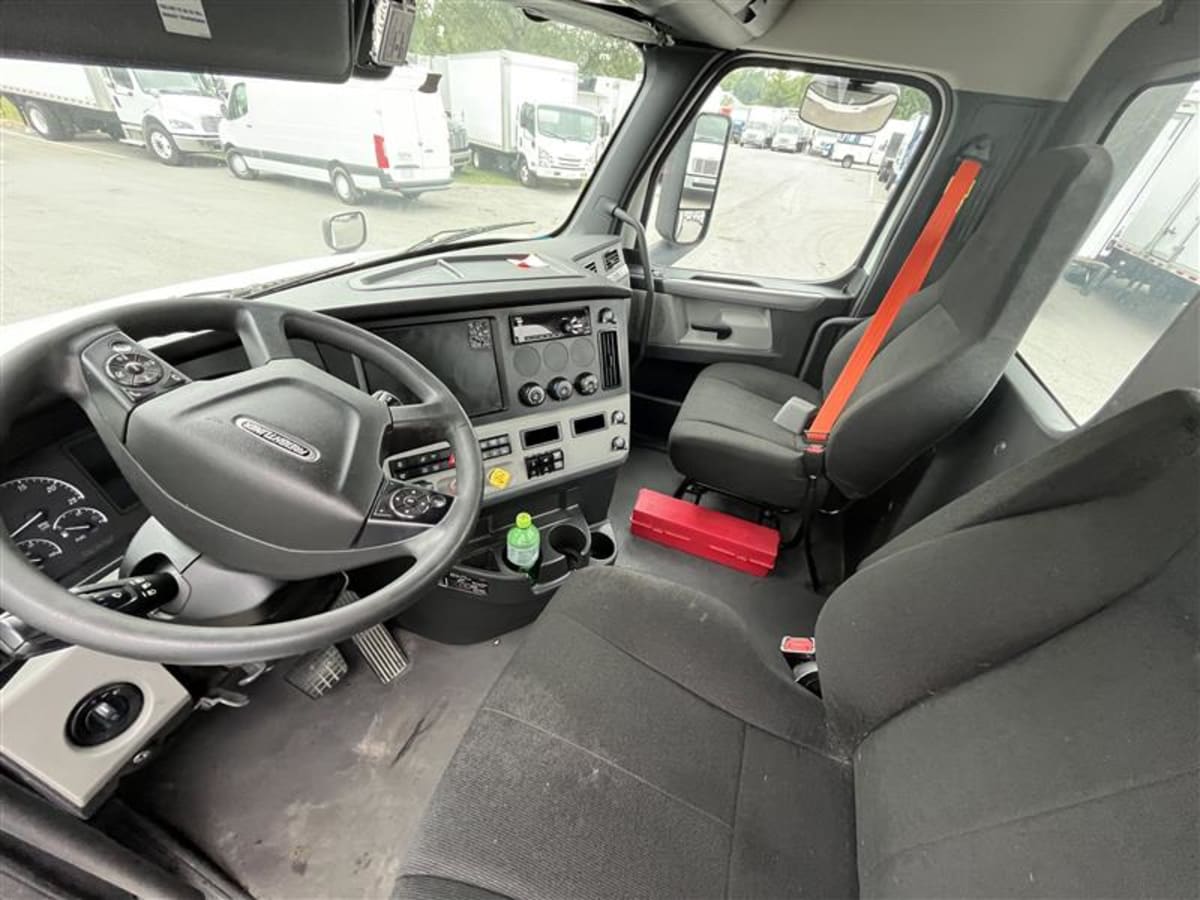 2020 Freightliner - image 7