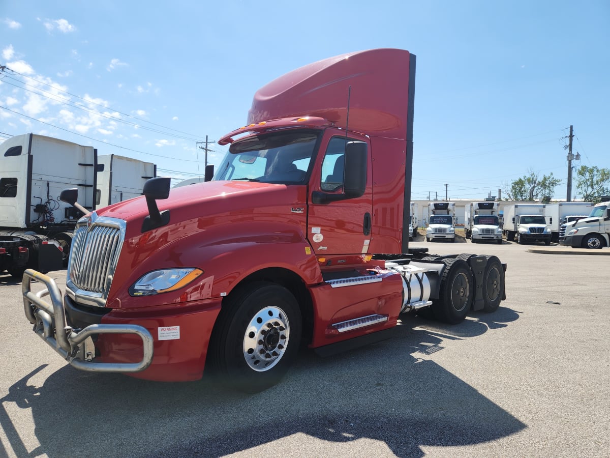 2020 Navistar International LT625 DAYCAB T/A 273275