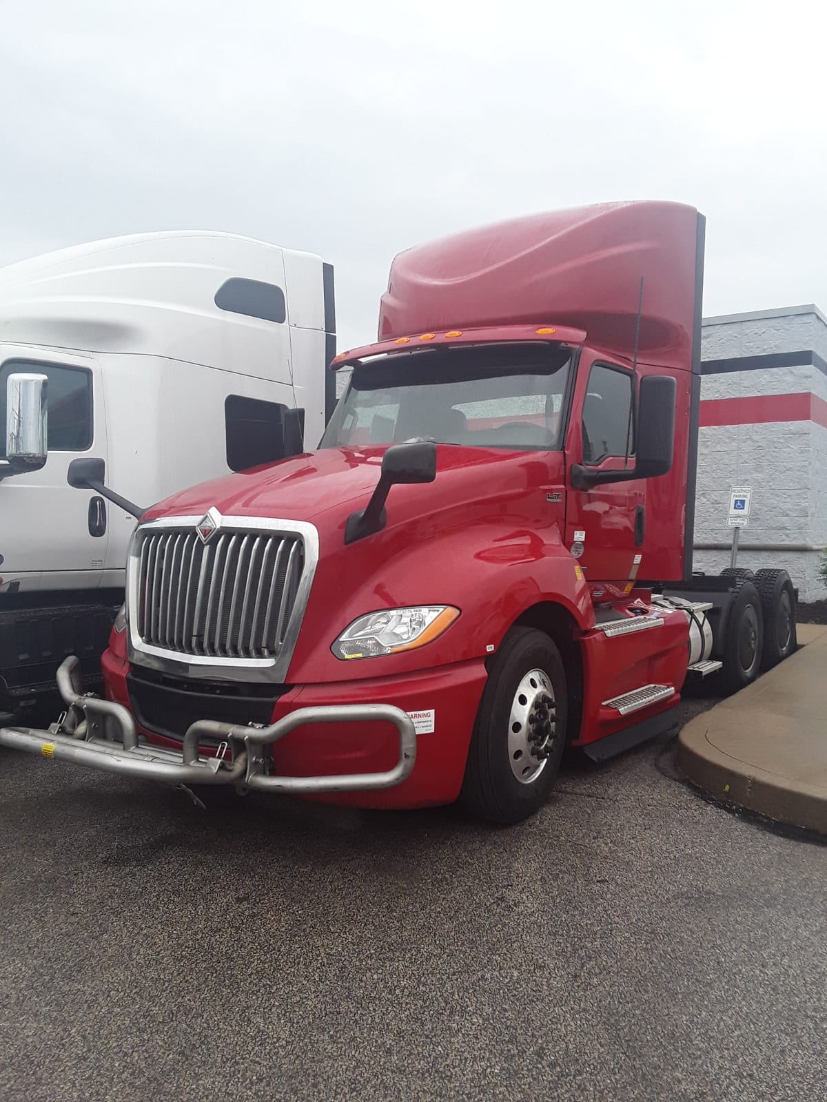 2020 Navistar International LT625 DAYCAB T/A 273276