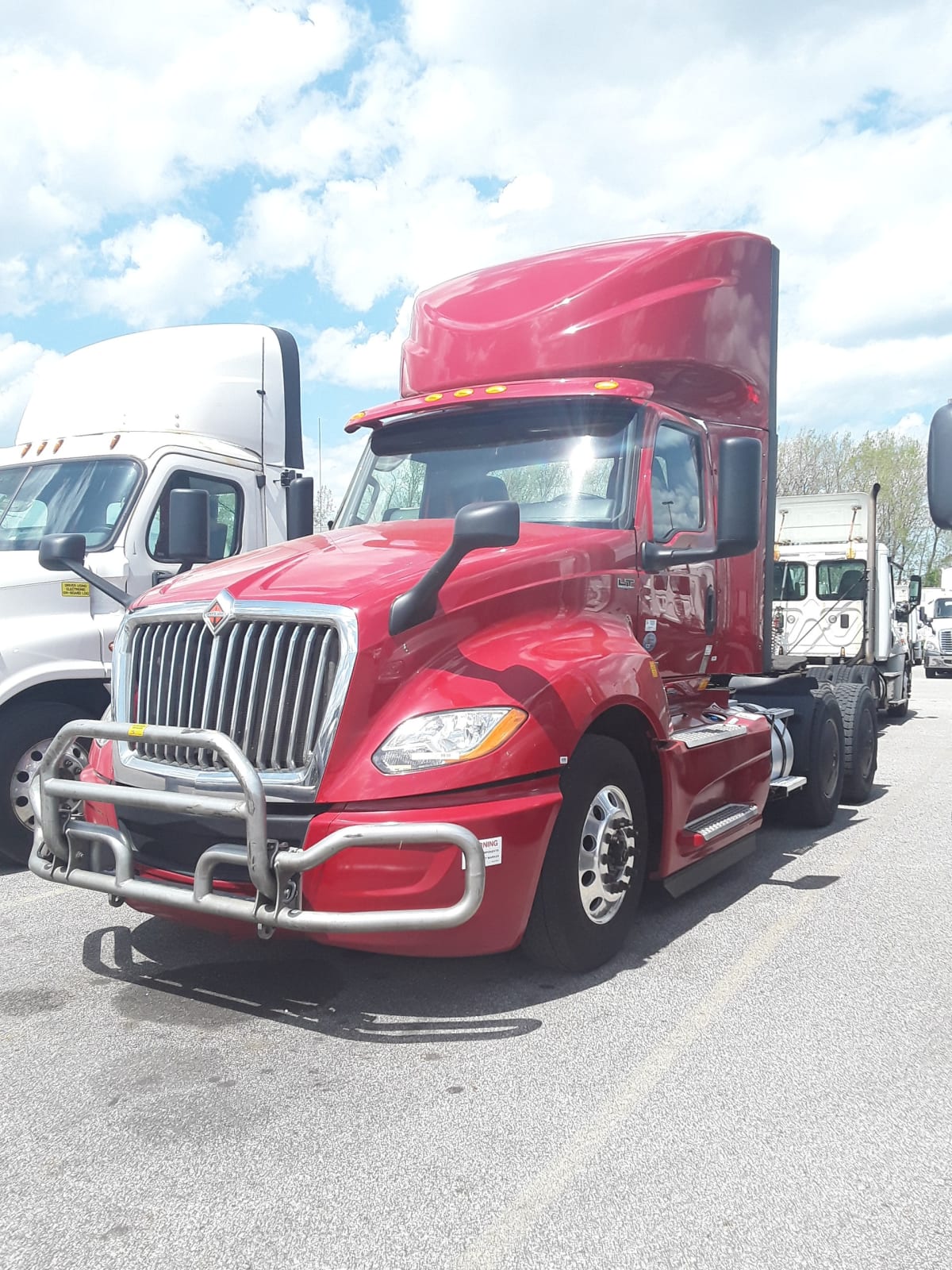 2020 Navistar International LT625 DAYCAB T/A 273280