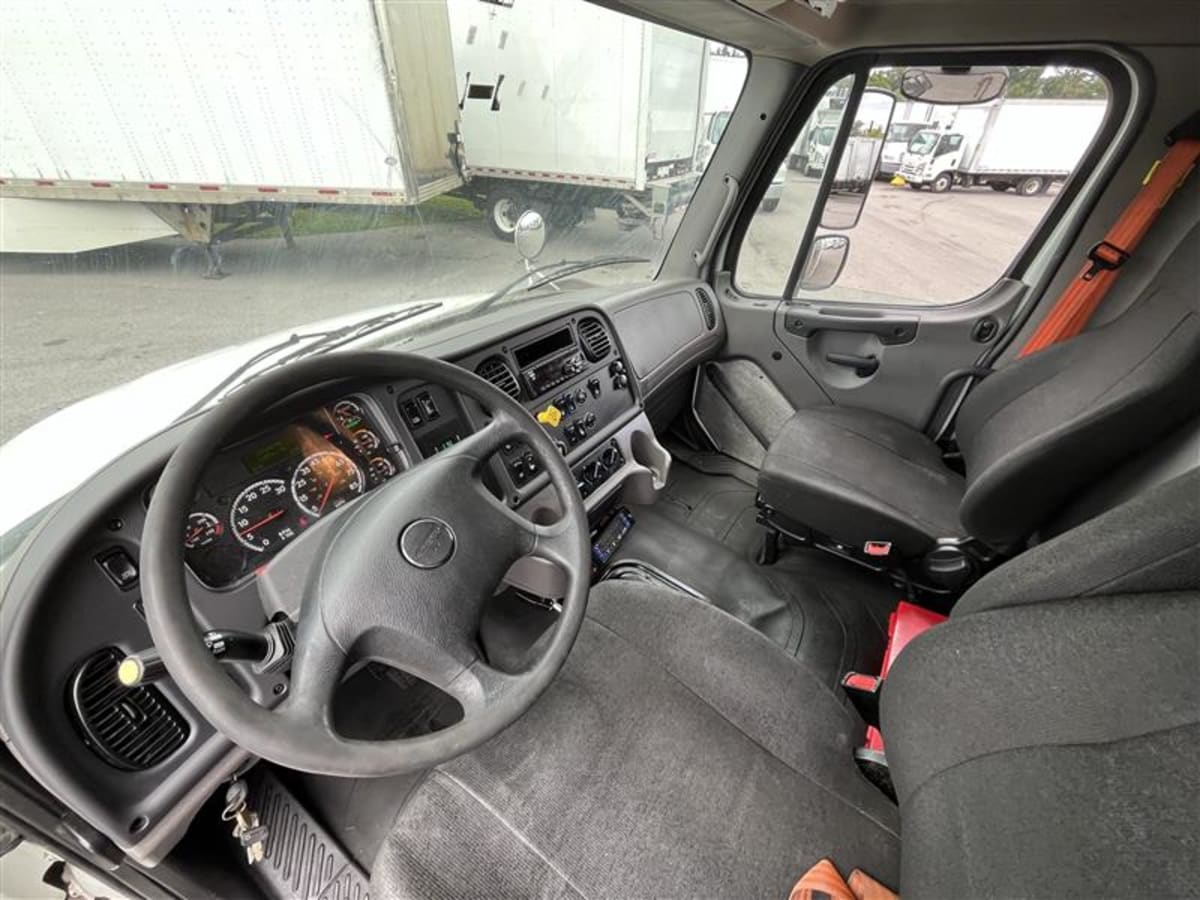 2020 Freightliner M2 106 273323