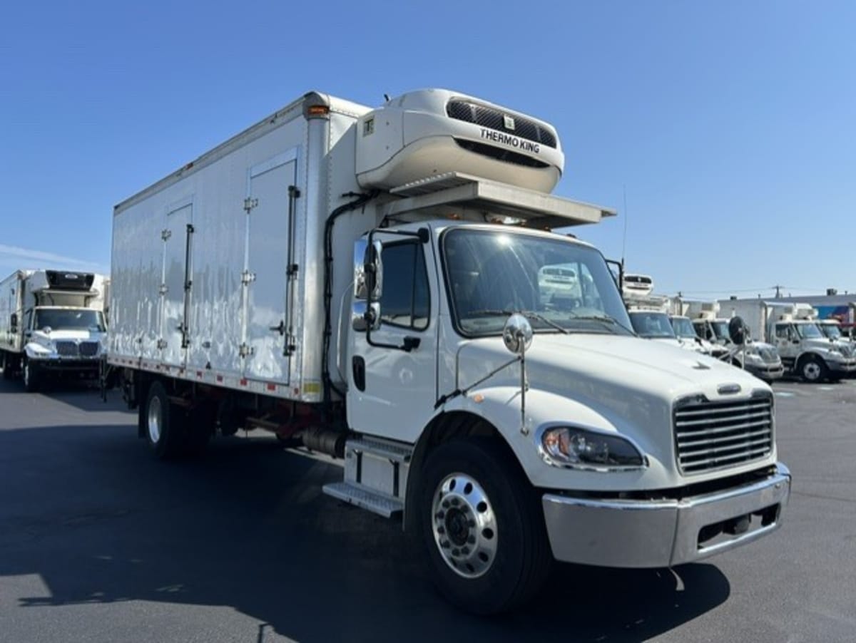 2020 Freightliner M2 106 in Farmingdale, NY — photo 3