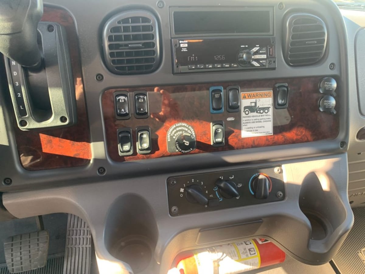 2020 Freightliner/Mercedes M2 106 273563