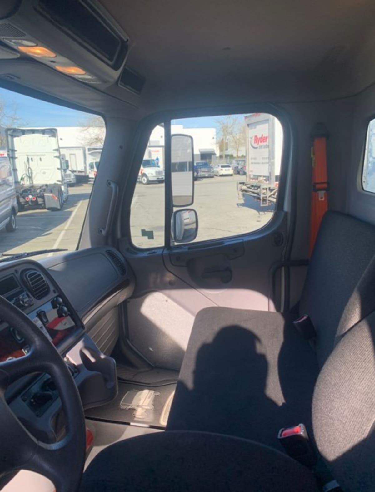 2020 Freightliner/Mercedes M2 106 273563