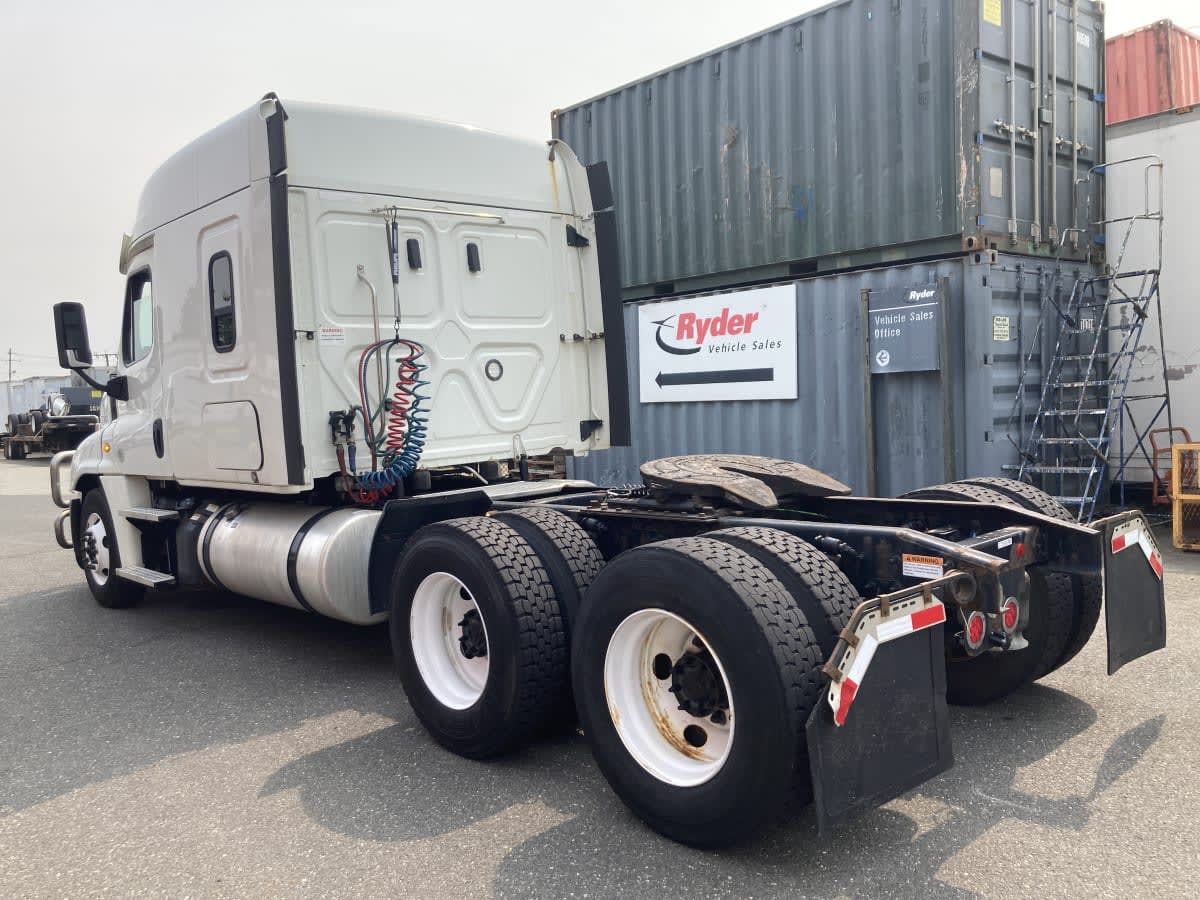 2020 Freightliner Cascadia in Springfield, MA — photo 6