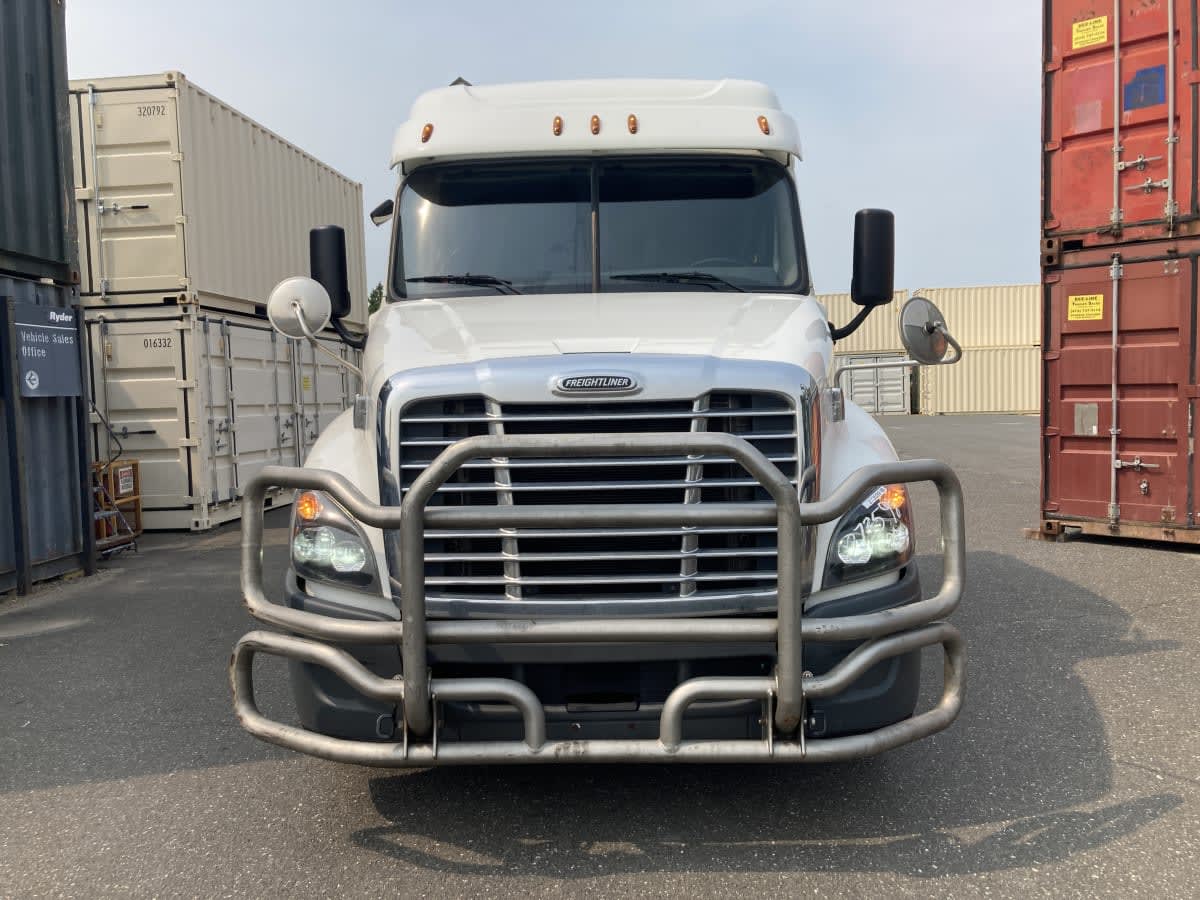 2020 Freightliner Cascadia in Springfield, MA — photo 2