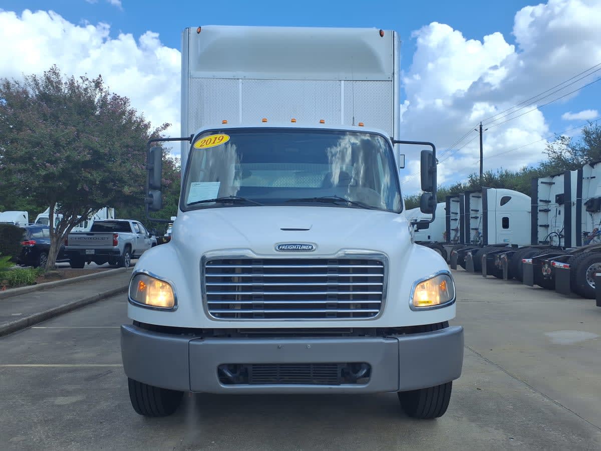 2019 Freightliner M2 106 in Houston, TX — photo 2