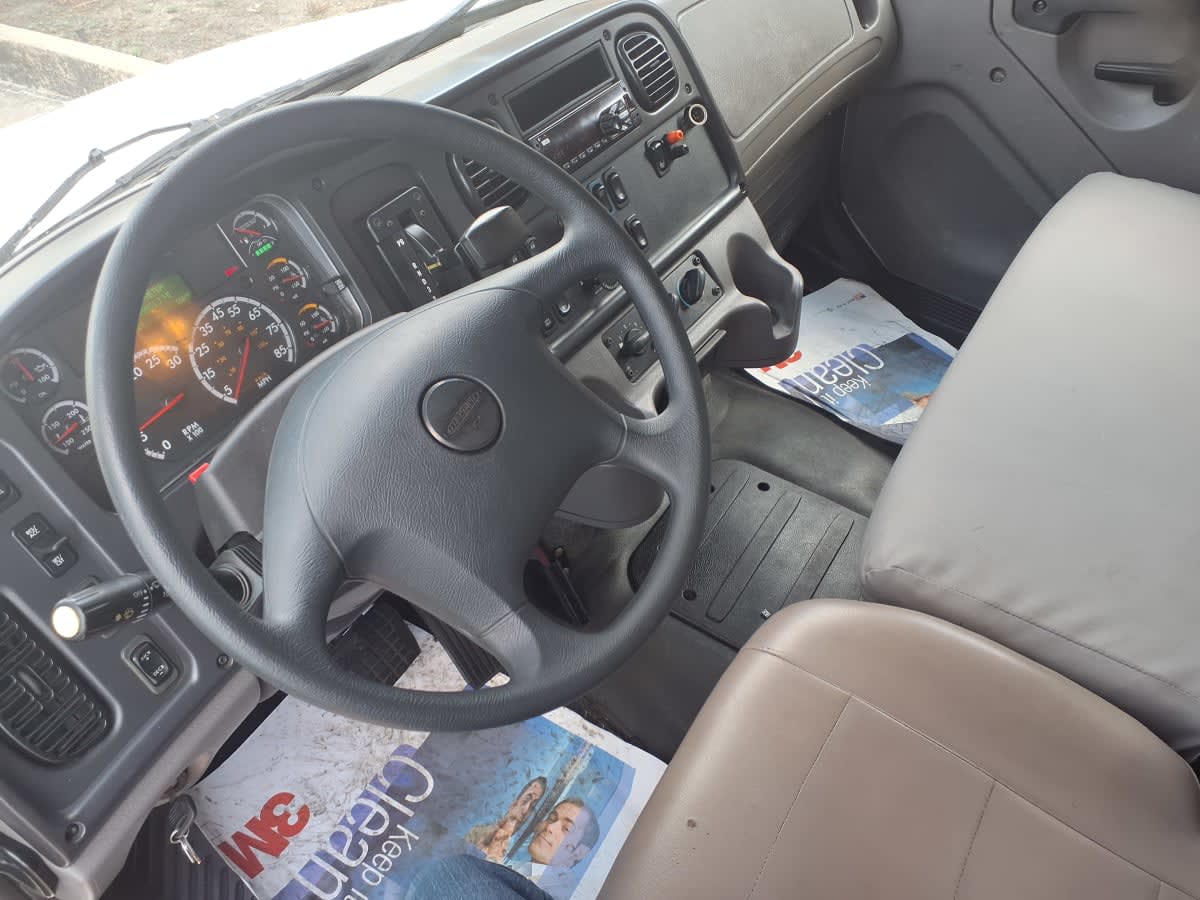2019 Freightliner M2 106 in Houston, TX — photo 7