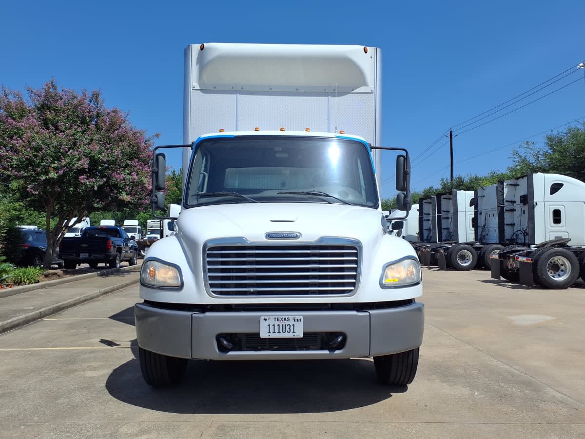 2019 Freightliner M2 106 in Houston, TX — photo 2