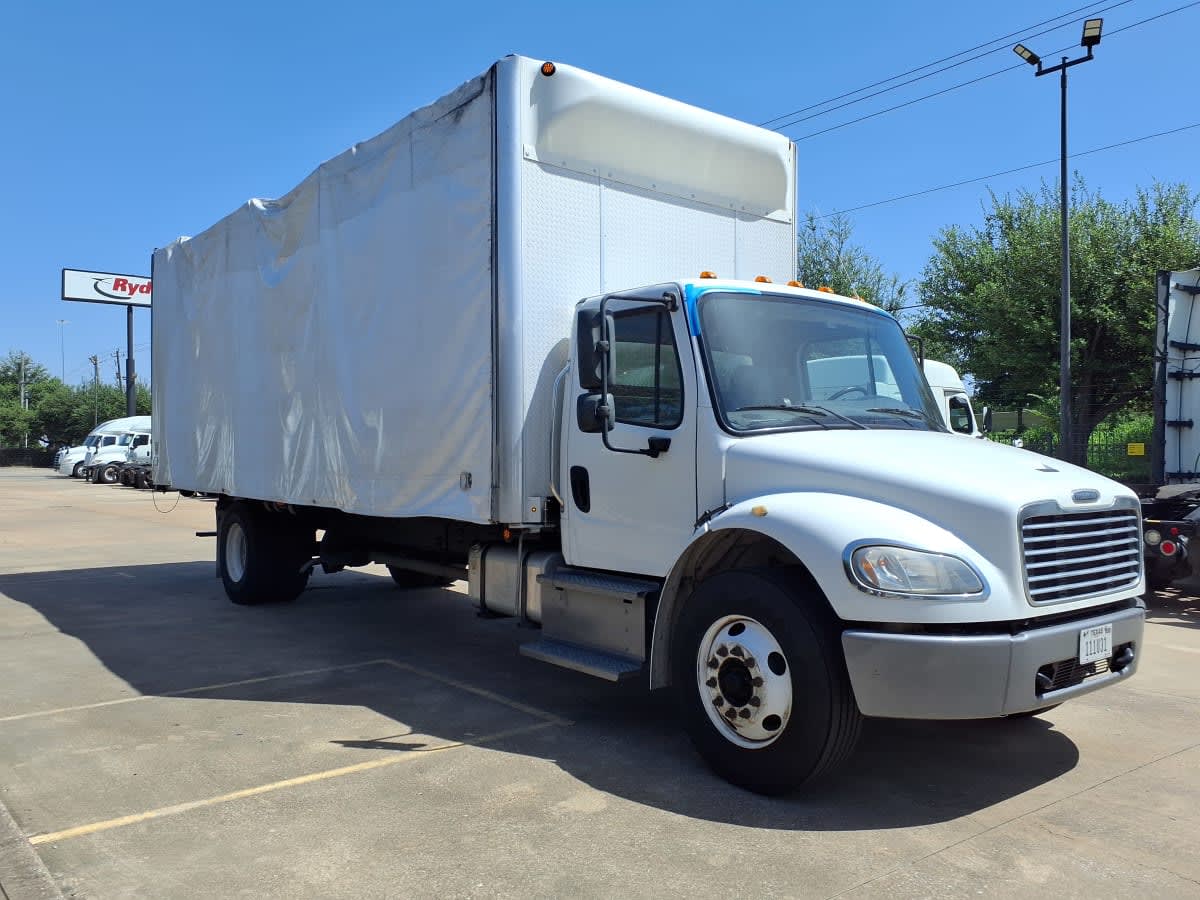 2019 Freightliner M2 106 in Houston, TX — photo 3