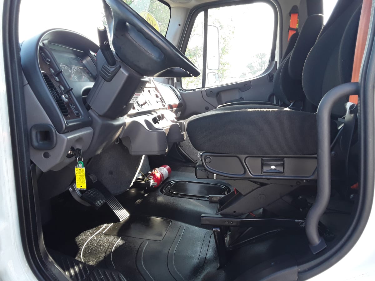 2020 Freightliner/Mercedes M2 106 273672