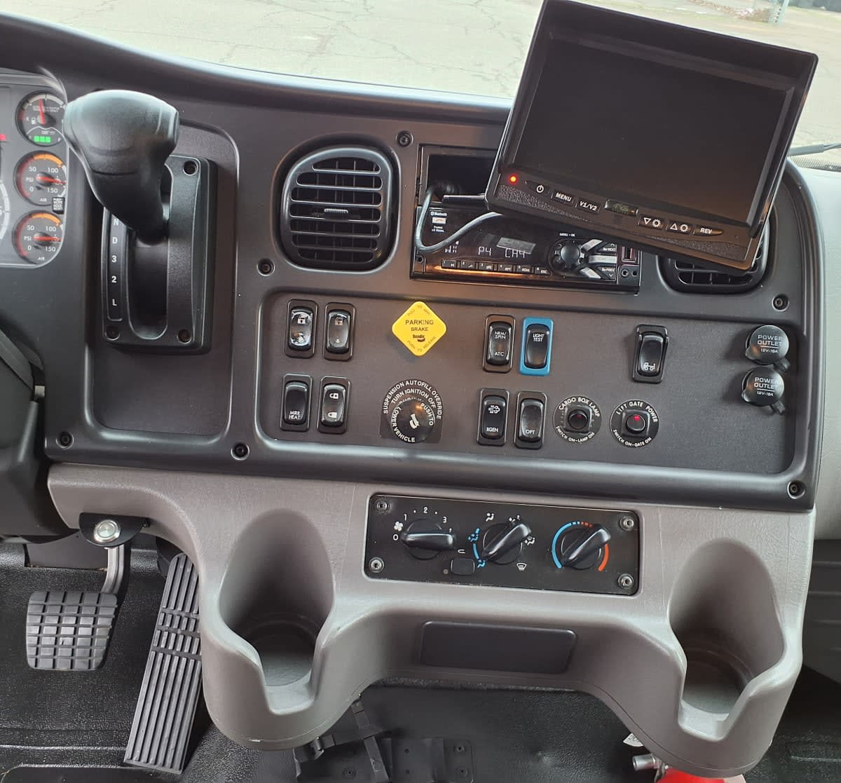 2020 Freightliner/Mercedes M2 106 273877