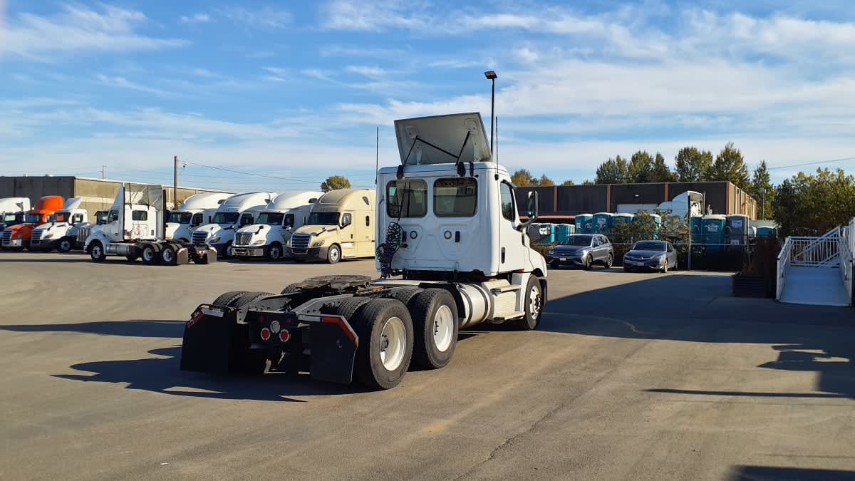 2020 Freightliner Cascadia in Tacoma, WA — photo 4