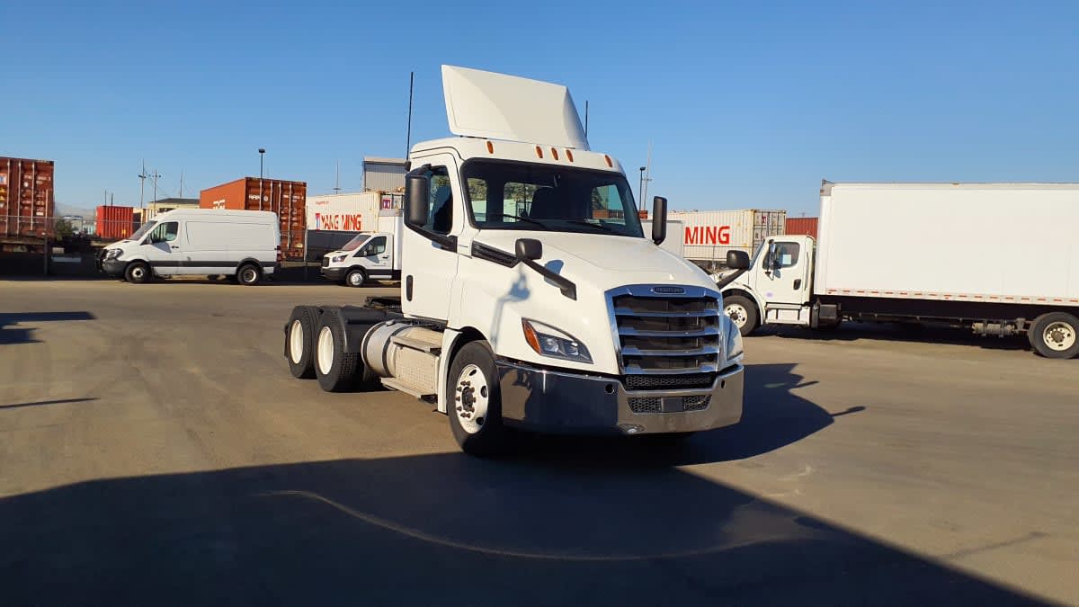 2020 Freightliner Cascadia in Tacoma, WA — photo 3