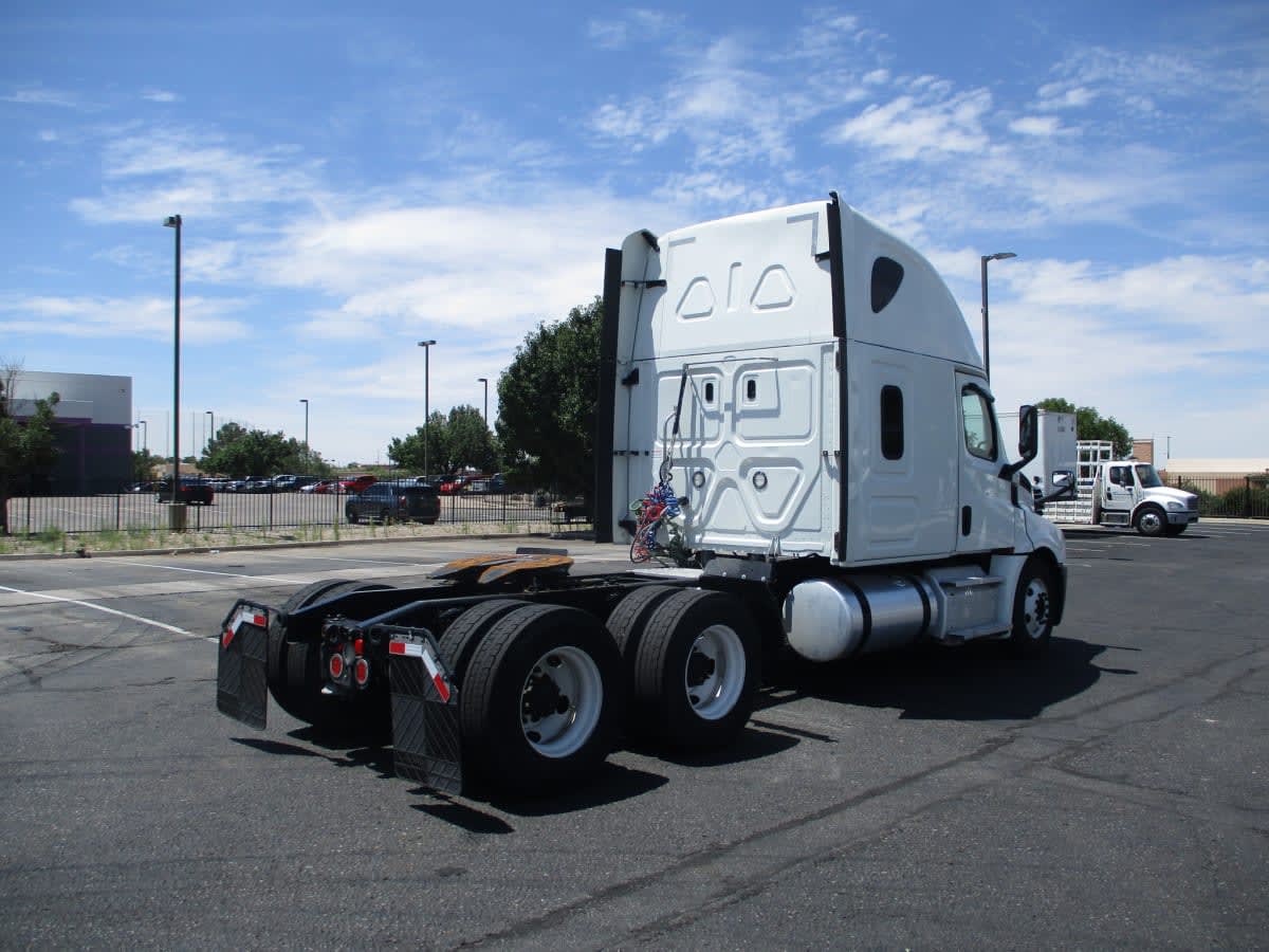2020 Freightliner - image 4