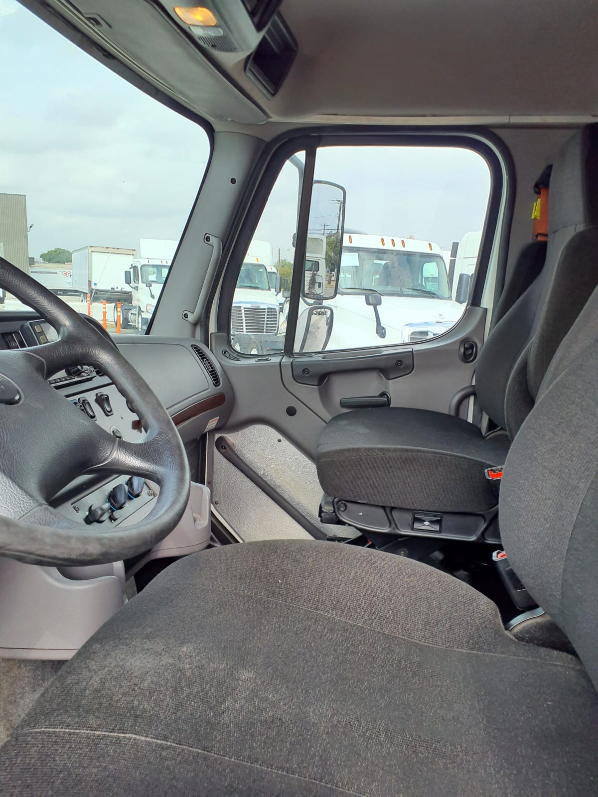 2020 Freightliner/Mercedes M2 106 274036