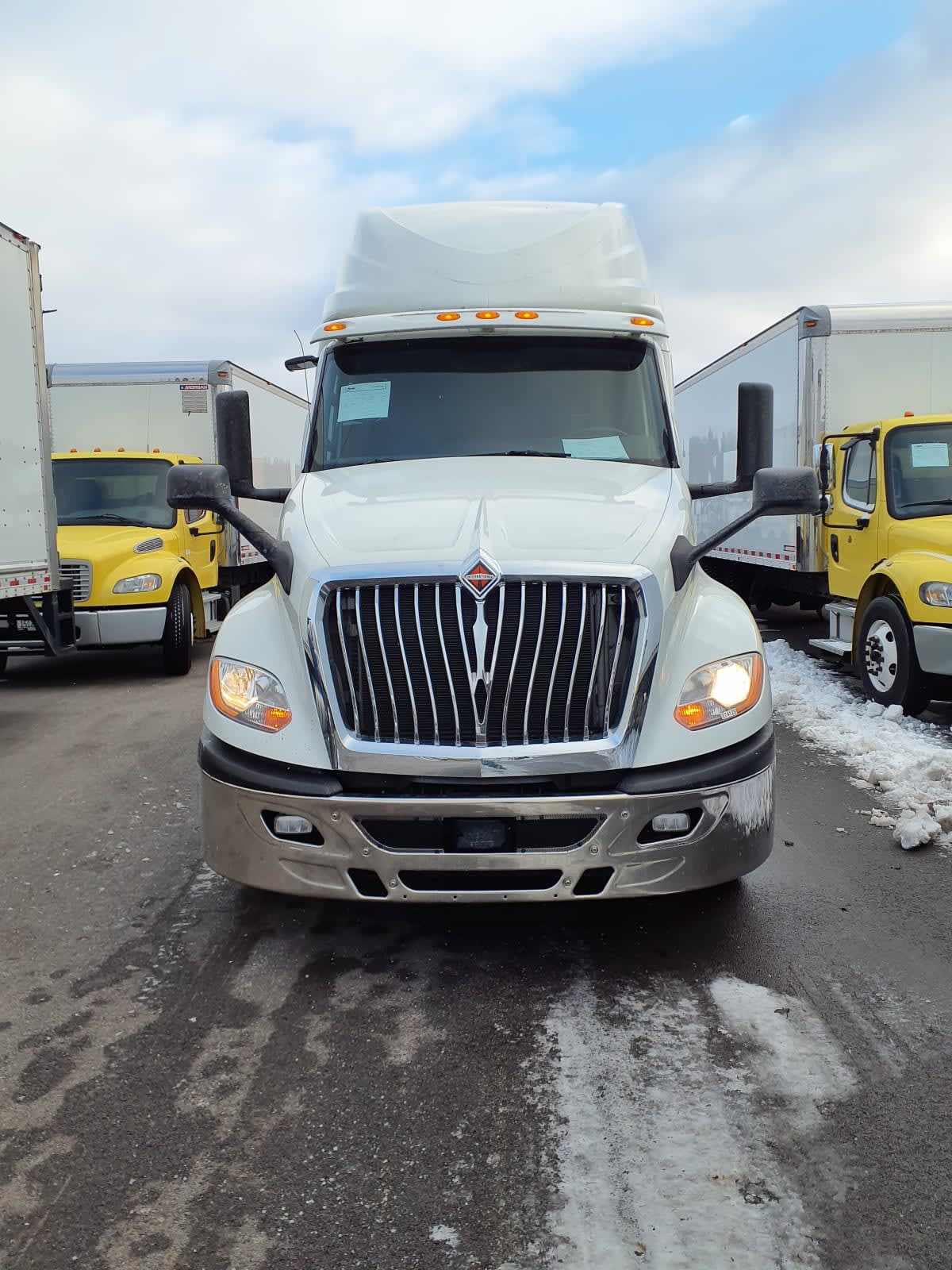 2020 Navistar International LT625 SLPR CAB 274125
