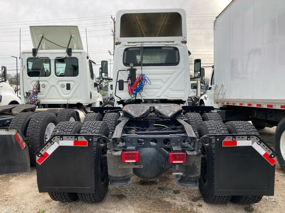 2020 Navistar International LT625 DAYCAB T/A 274205