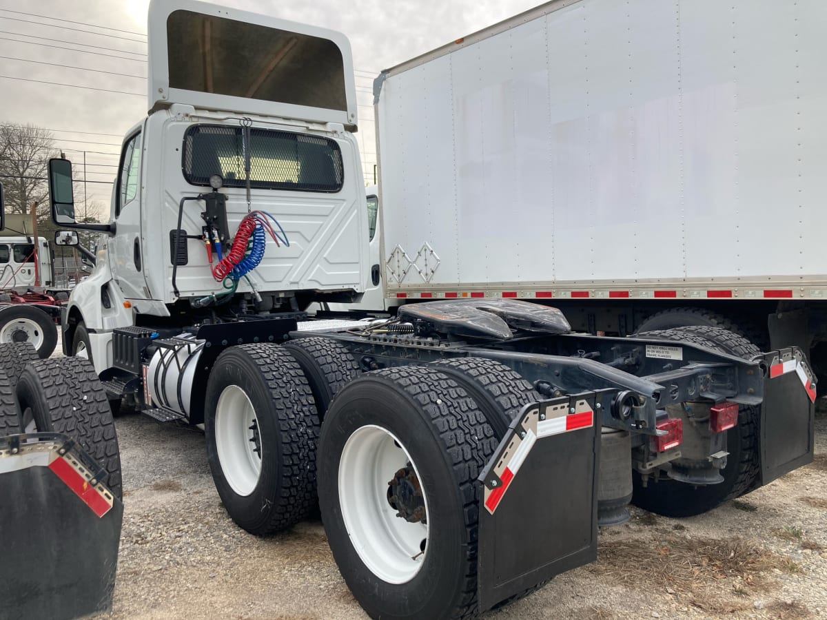 2020 Navistar International LT625 DAYCAB T/A 274205