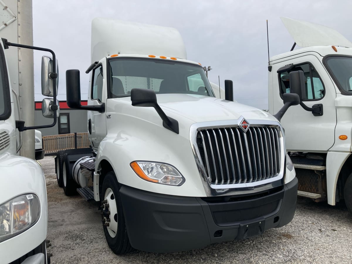 2020 Navistar International LT625 DAYCAB T/A 274205