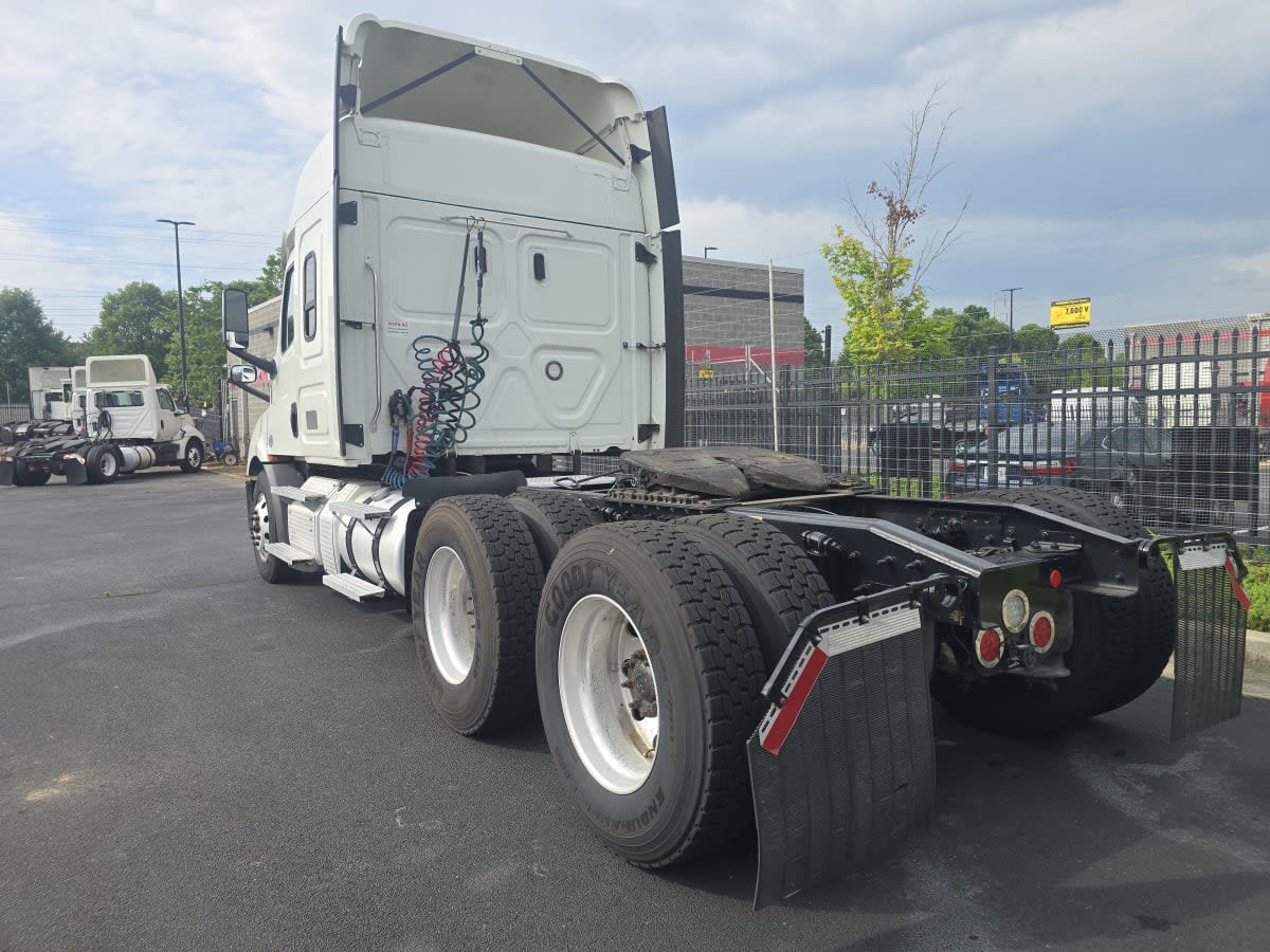 2020 Freightliner Cascadia in Atlanta, GA — photo 6