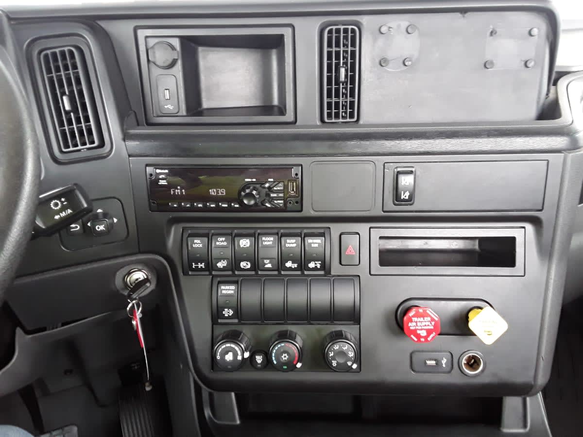 2020 Navistar International LT625 DAYCAB T/A 274418