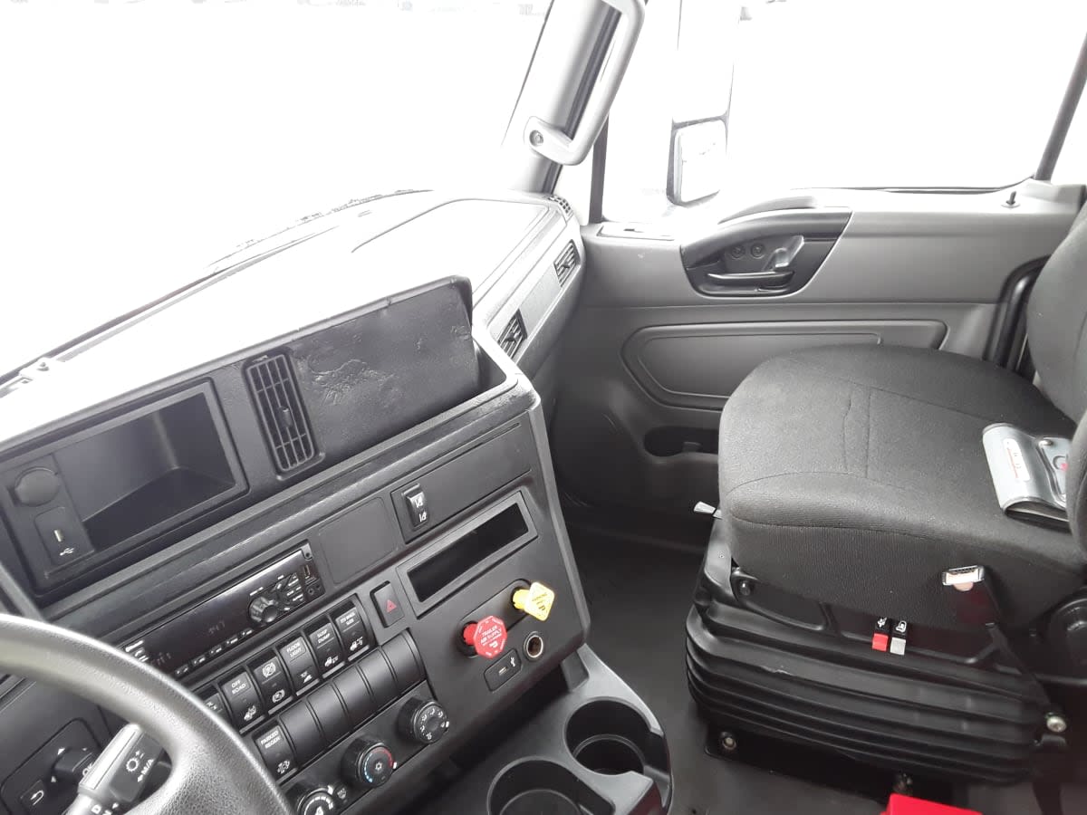 2020 Navistar International LT625 DAYCAB T/A 274421