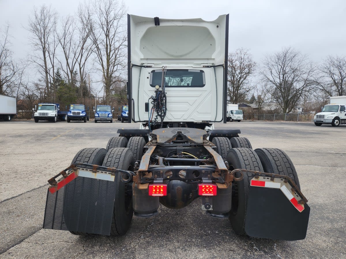 2020 Navistar International LT625 DAYCAB T/A 274424