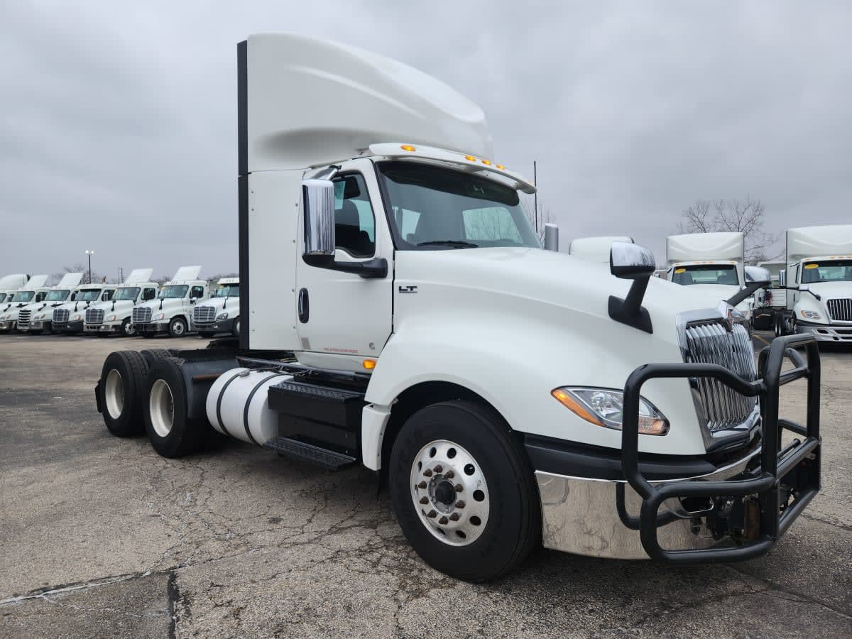 2020 Navistar International LT625 DAYCAB T/A 274424