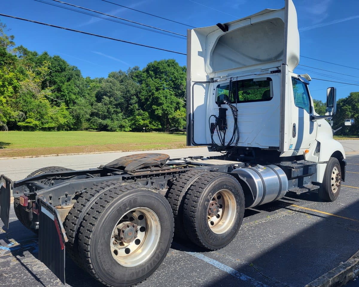 2020 International LT in Jacksonville, FL — photo 3