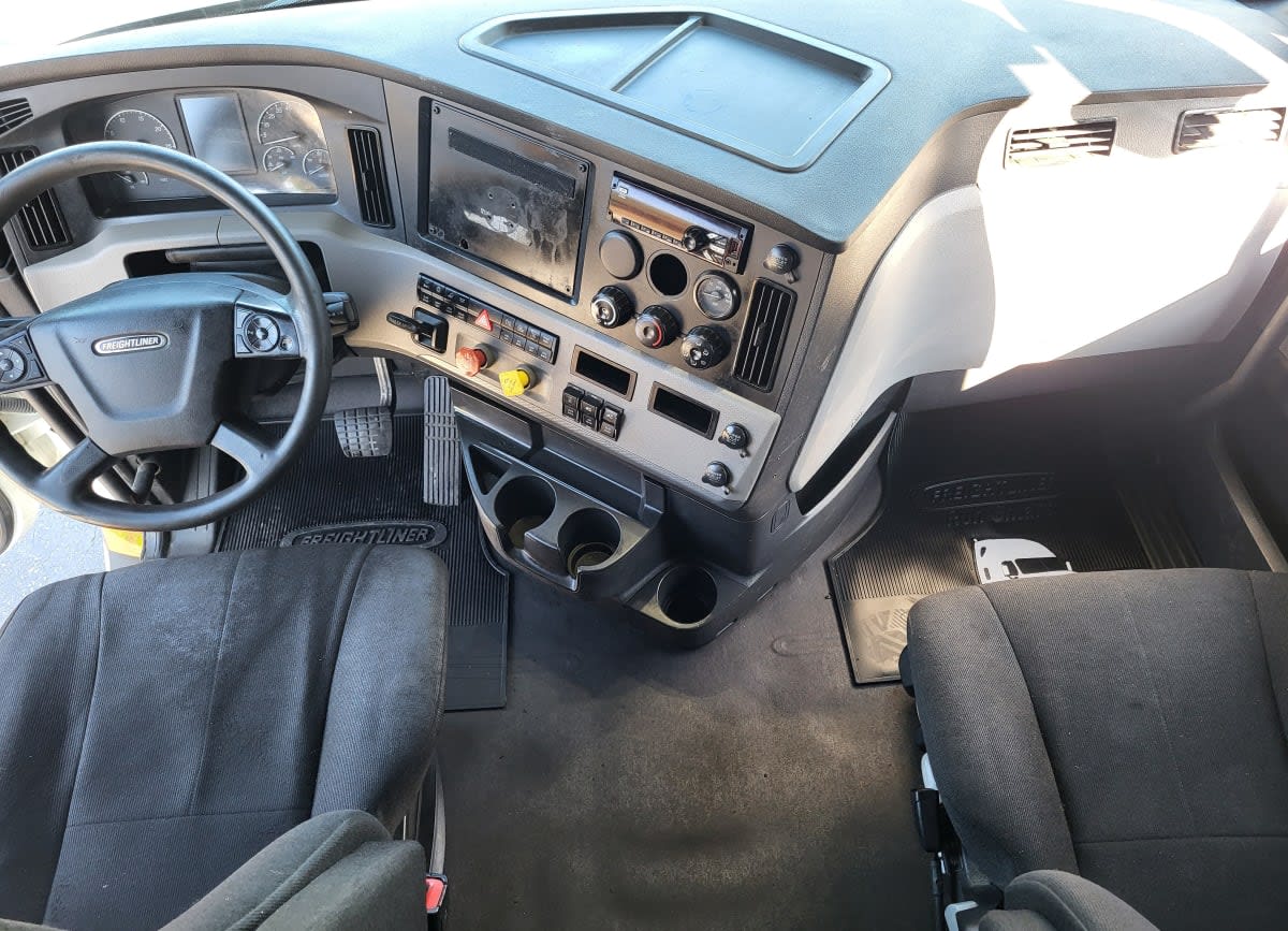 2020 Freightliner - image 10