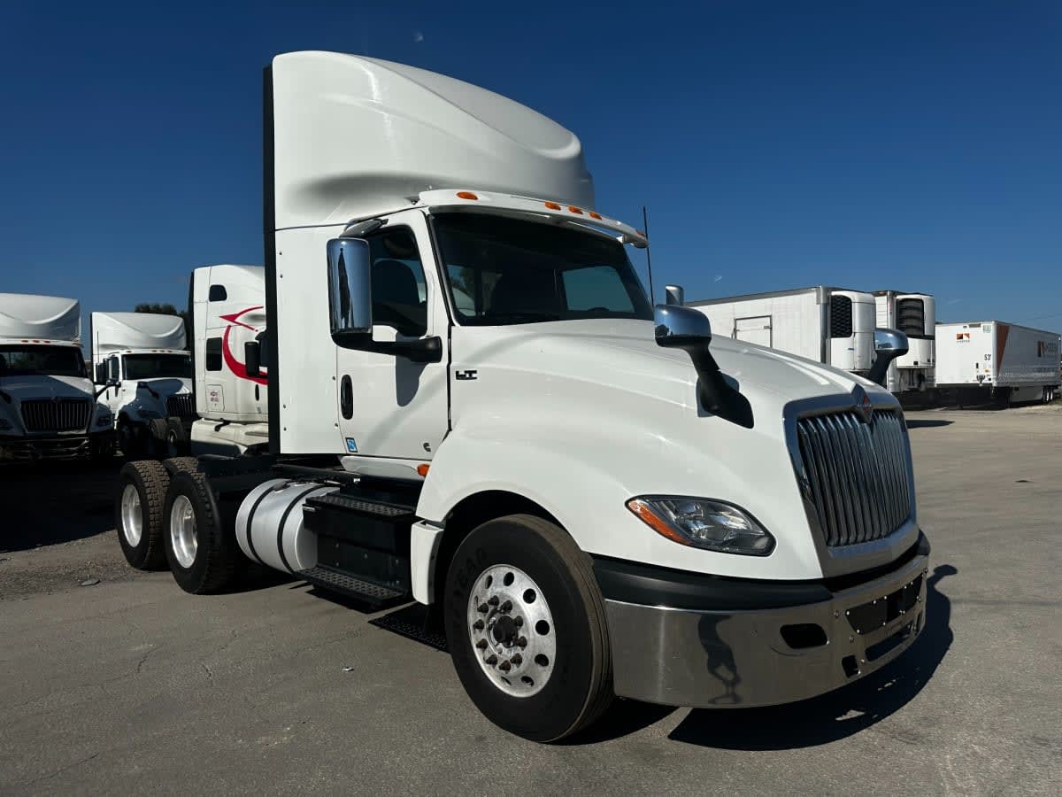 2020 International LT in Tampa, FL — photo 3