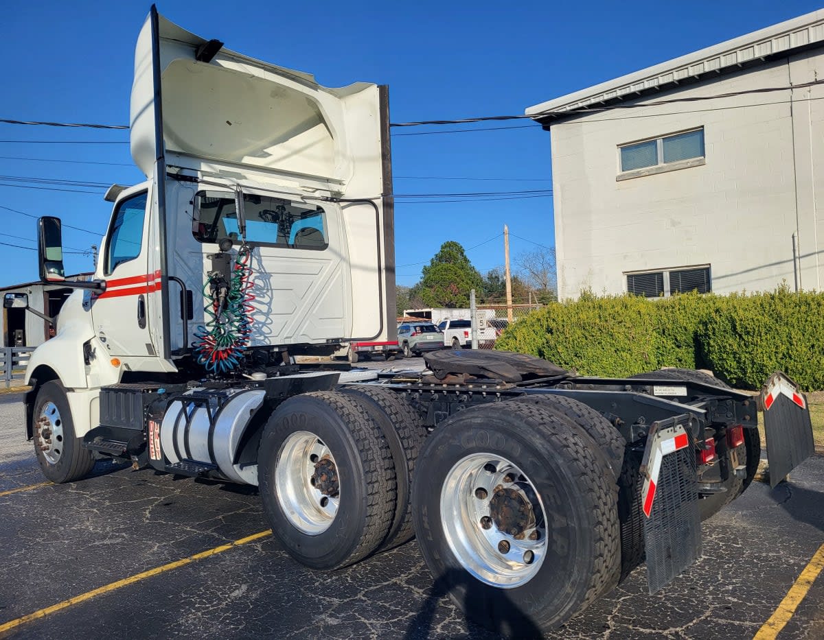 2020 International LT in Jacksonville, FL — photo 4