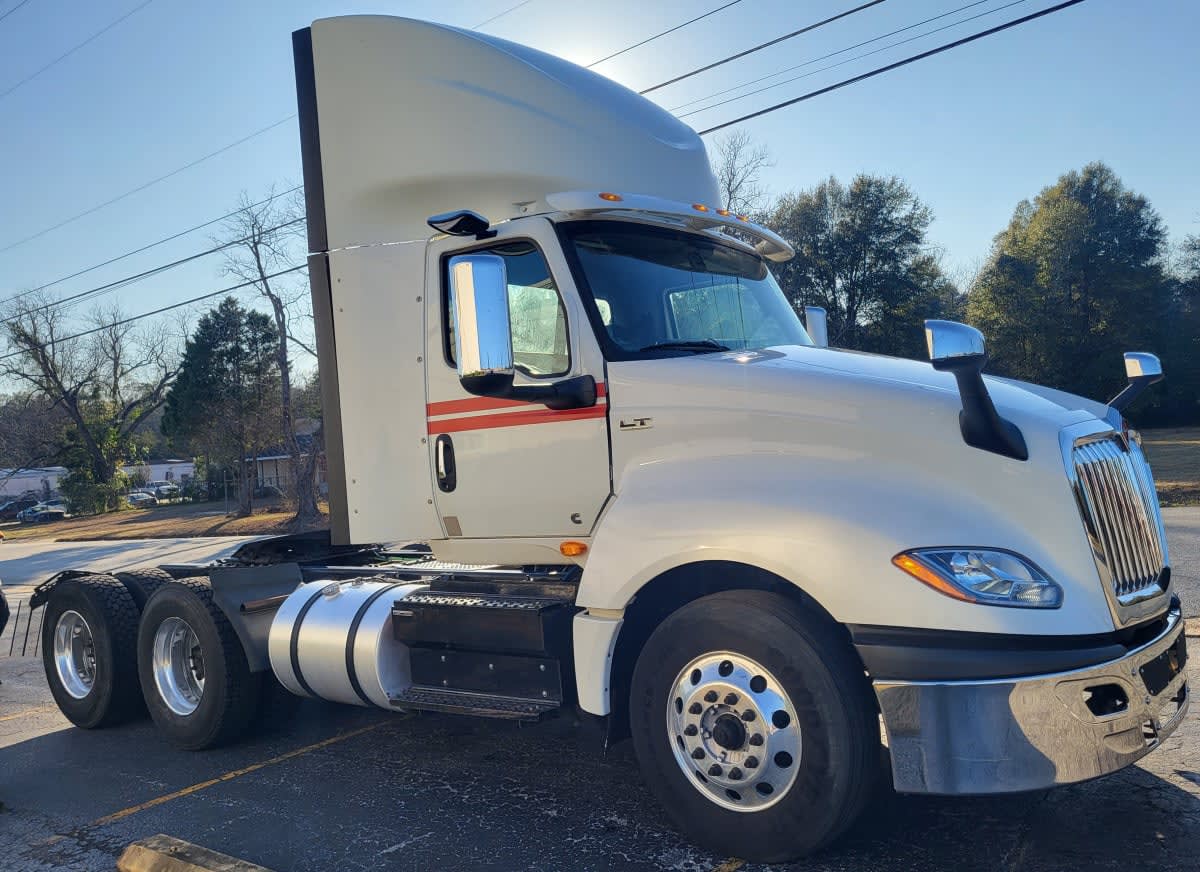 2020 International LT in Jacksonville, FL — photo 3