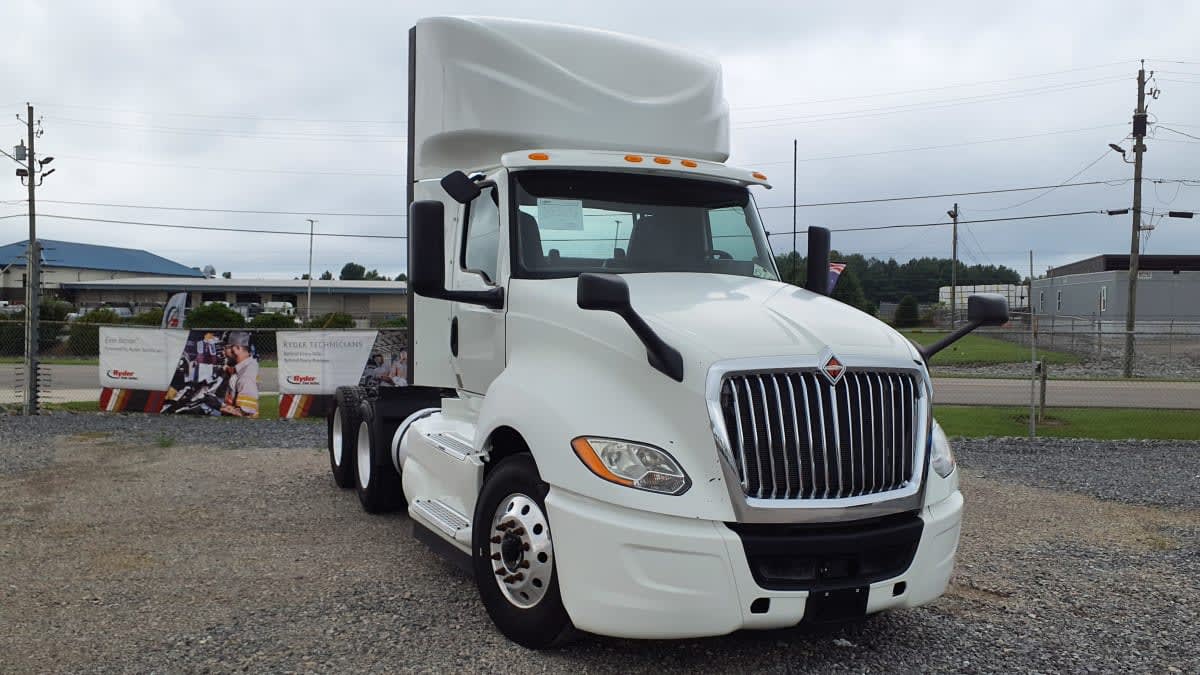 2020 Navistar International LT625 DAYCAB T/A 274495