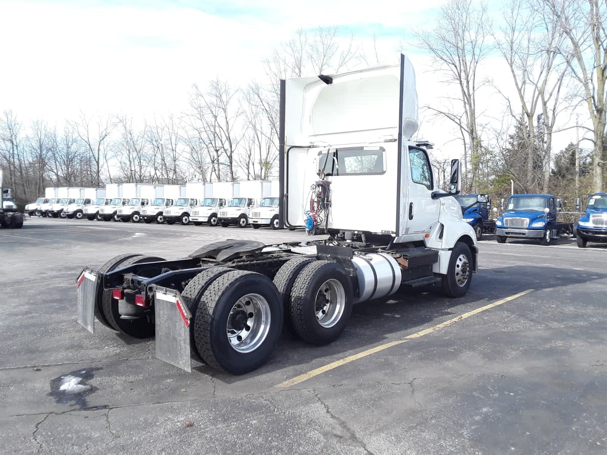 2020 Navistar International LT625 DAYCAB T/A 274625
