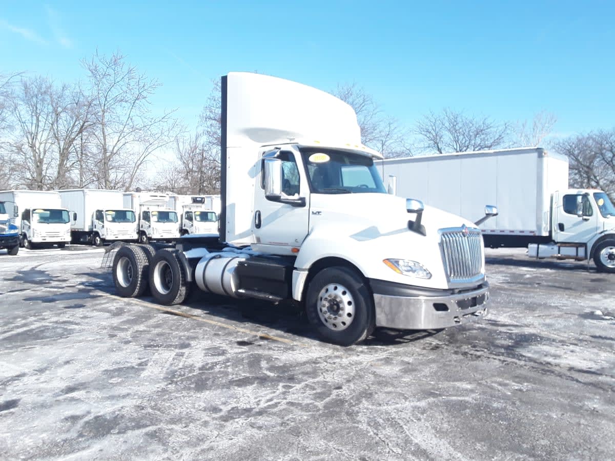 2020 Navistar International LT625 DAYCAB T/A 274627