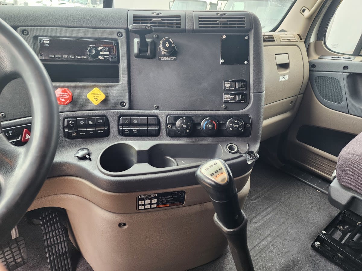 2020 Freightliner - image 9