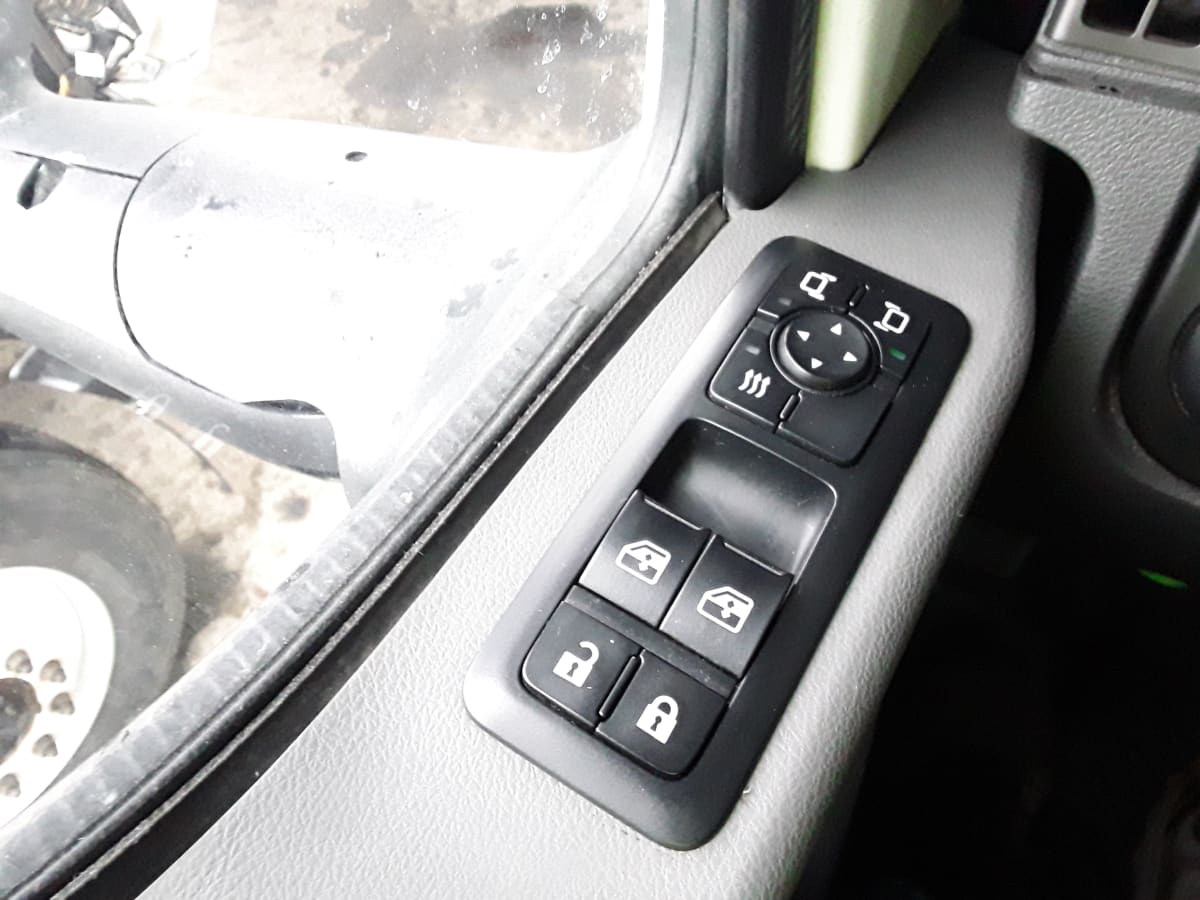 2020 Navistar International LT625 DAYCAB T/A 274681