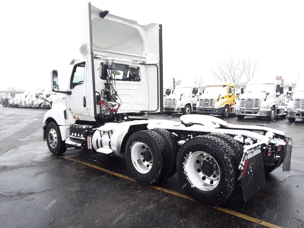 2020 Navistar International LT625 DAYCAB T/A 274683