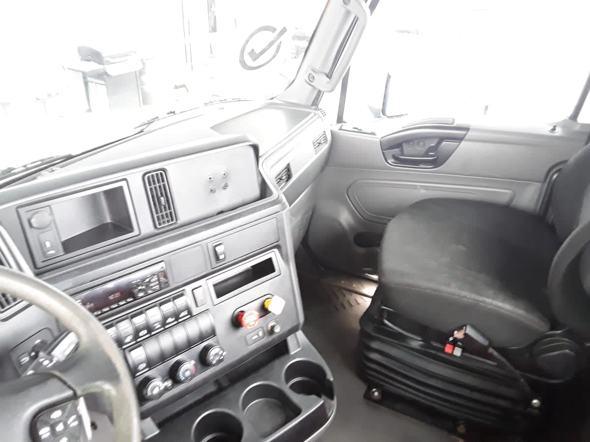 2020 Navistar International LT625 DAYCAB T/A 274683