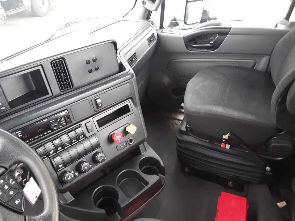 2020 Navistar International LT625 DAYCAB T/A 274686