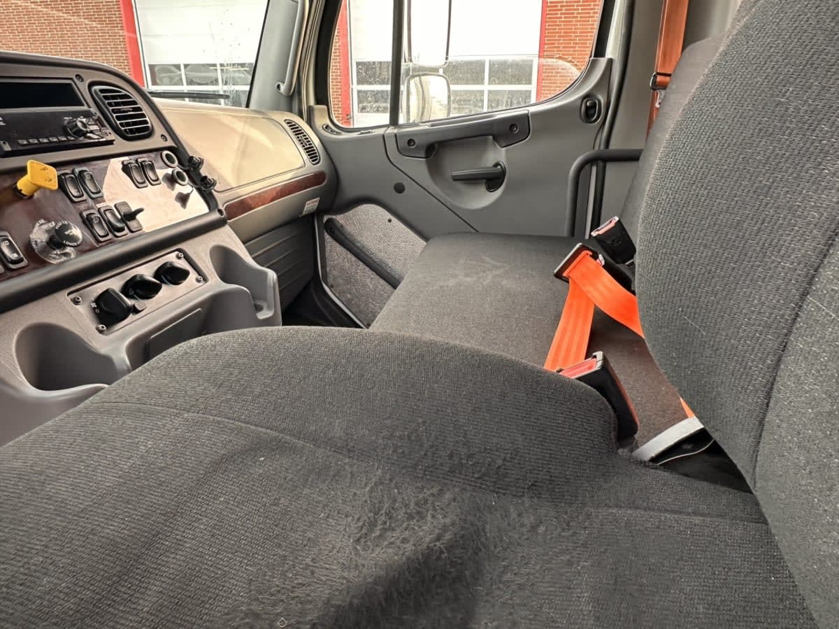 2020 Freightliner/Mercedes M2 106 274935