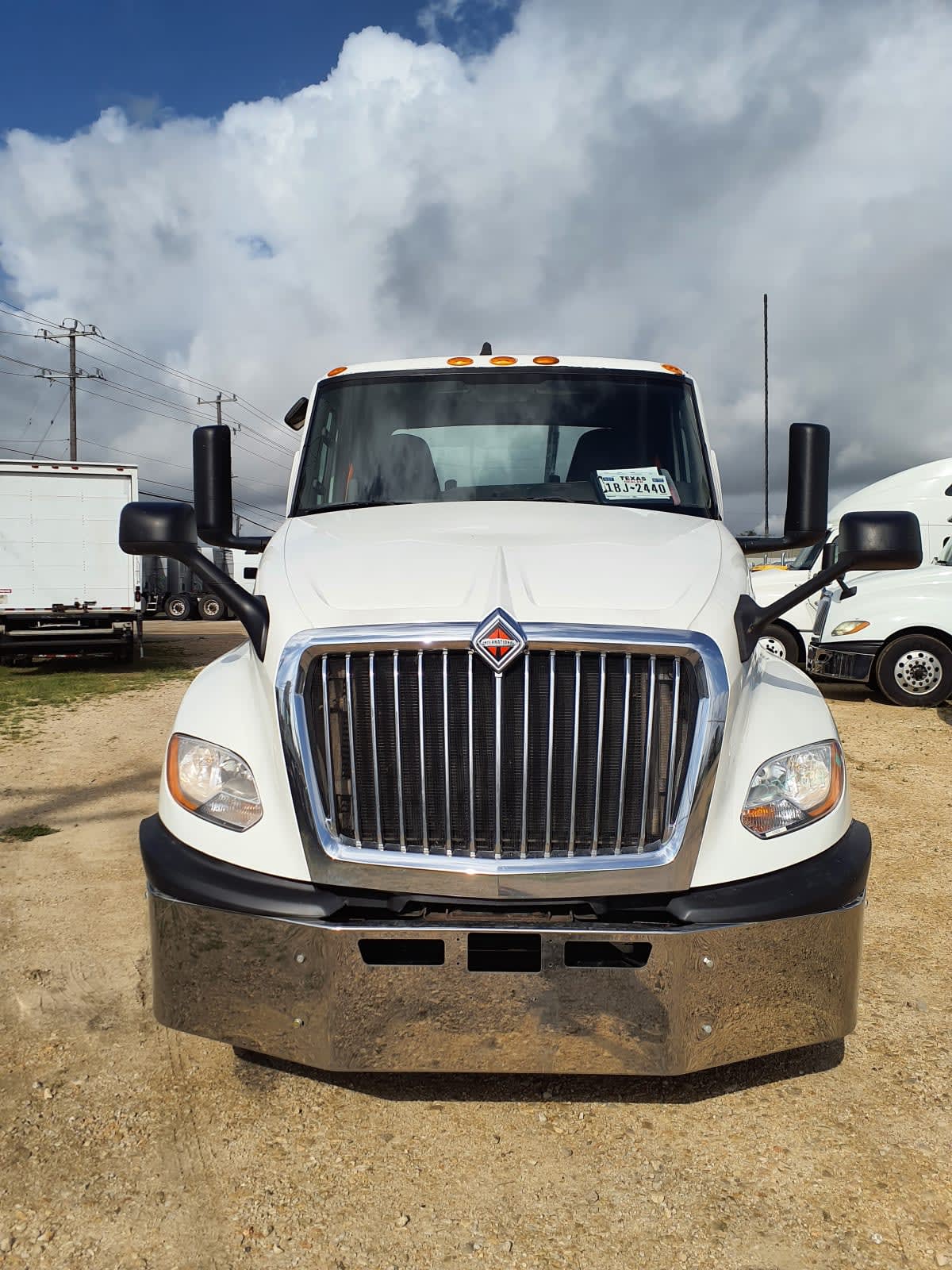 2020 Navistar International LT625 DAYCAB S/A 275034